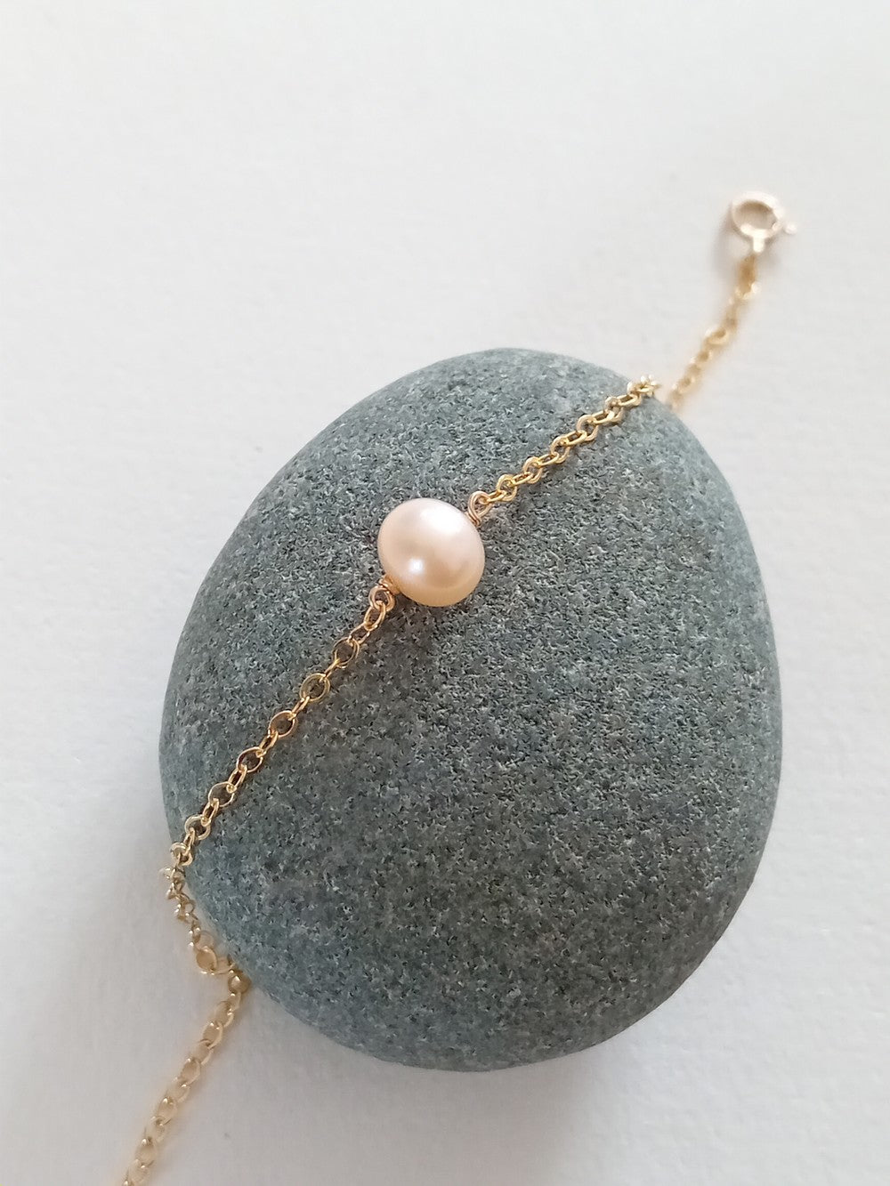 Bracelet Nilé gold filled et perle de culture couleur pêche