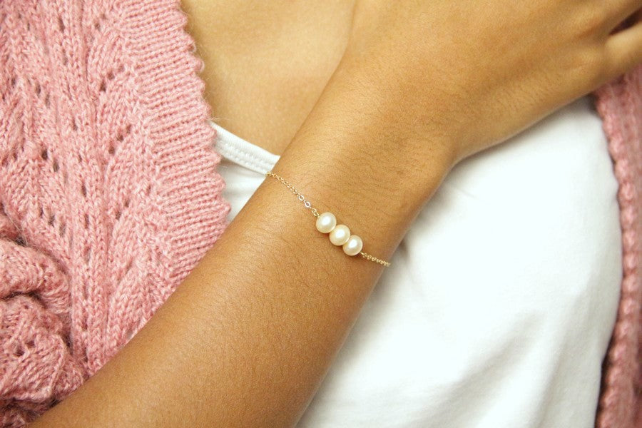 Bracelet gold filled trio perles de culture couleur pêche