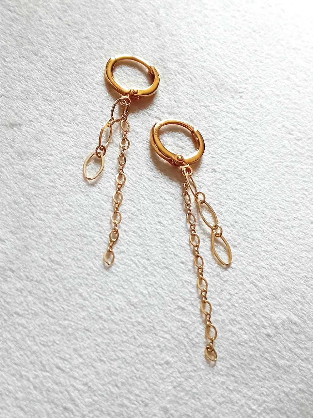 Mini-creoles plaqué-or et pendants chaînes gold filled