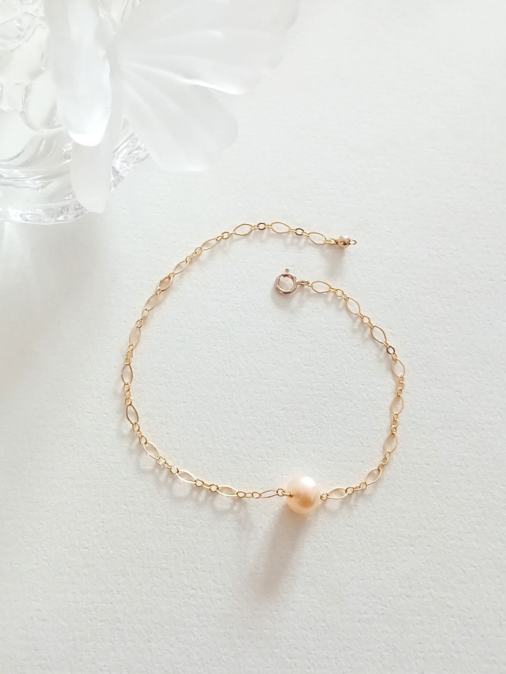 Bracelet Alba gold filled et perle de culture couleur pêche mailles alternées
